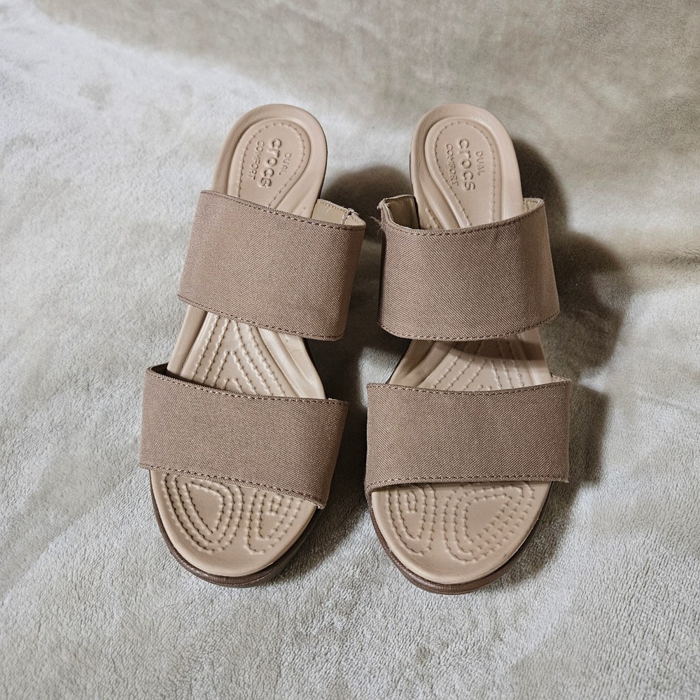 Crocs Leigh II 2-Strap Wedge Sandals Beige Tan Women 7 Comfort Shoes